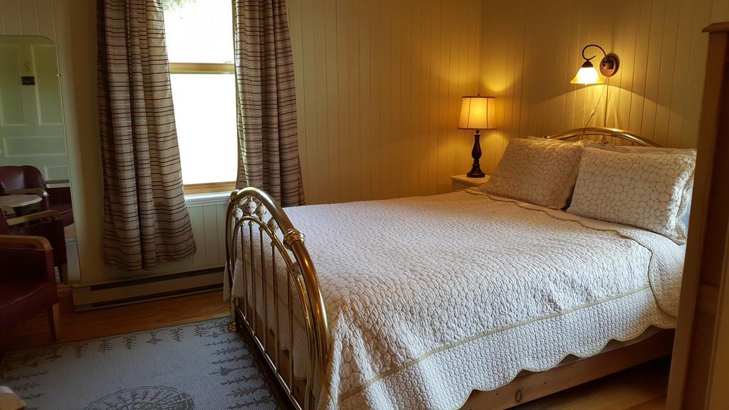 Le Manoir du Vieux Presbytère Port-Daniel Extérieur photo