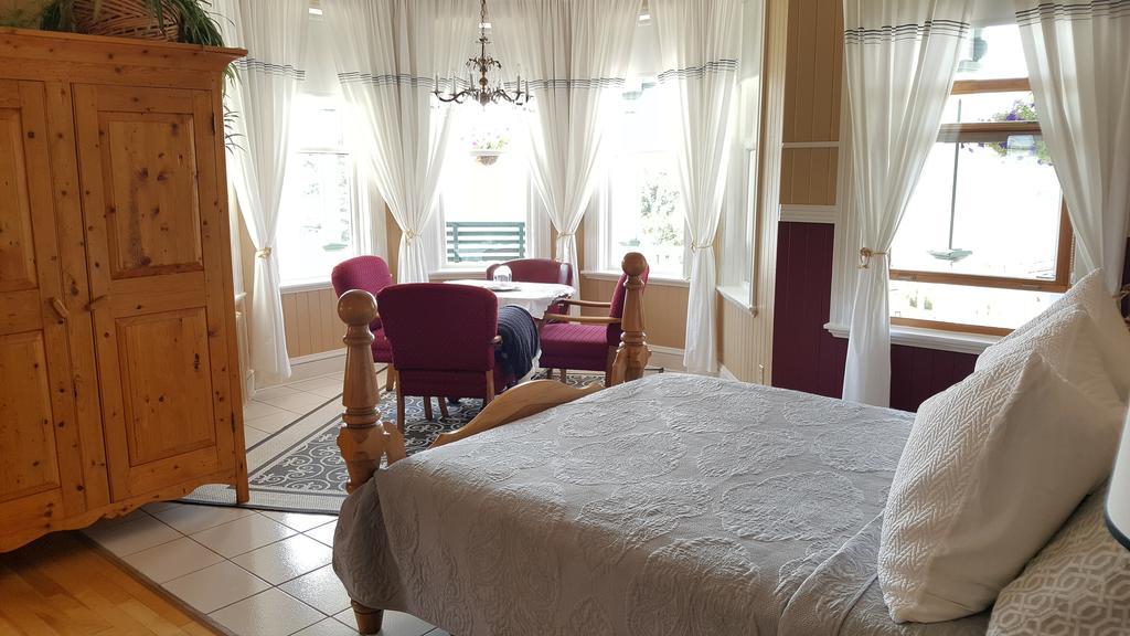 Le Manoir du Vieux Presbytère Port-Daniel Extérieur photo