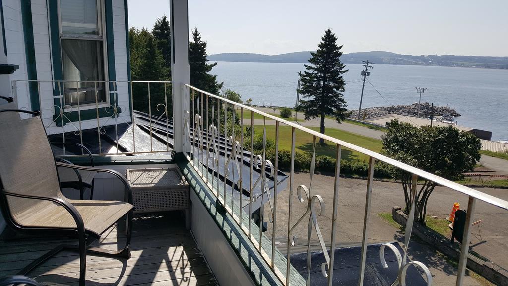 Le Manoir du Vieux Presbytère Port-Daniel Extérieur photo