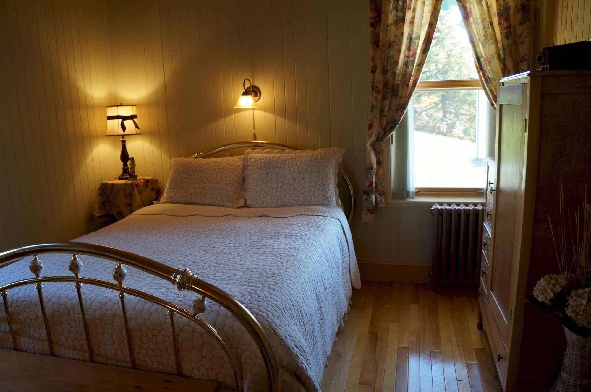 Le Manoir du Vieux Presbytère Port-Daniel Extérieur photo
