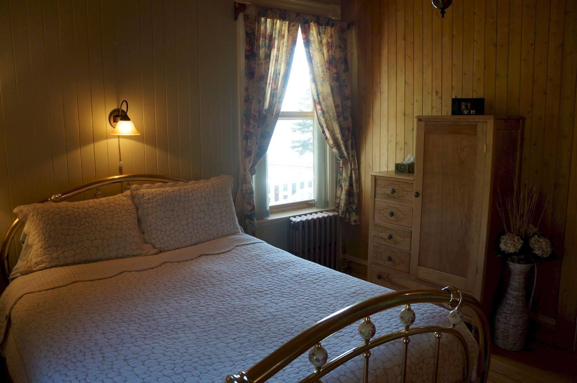 Le Manoir du Vieux Presbytère Port-Daniel Extérieur photo