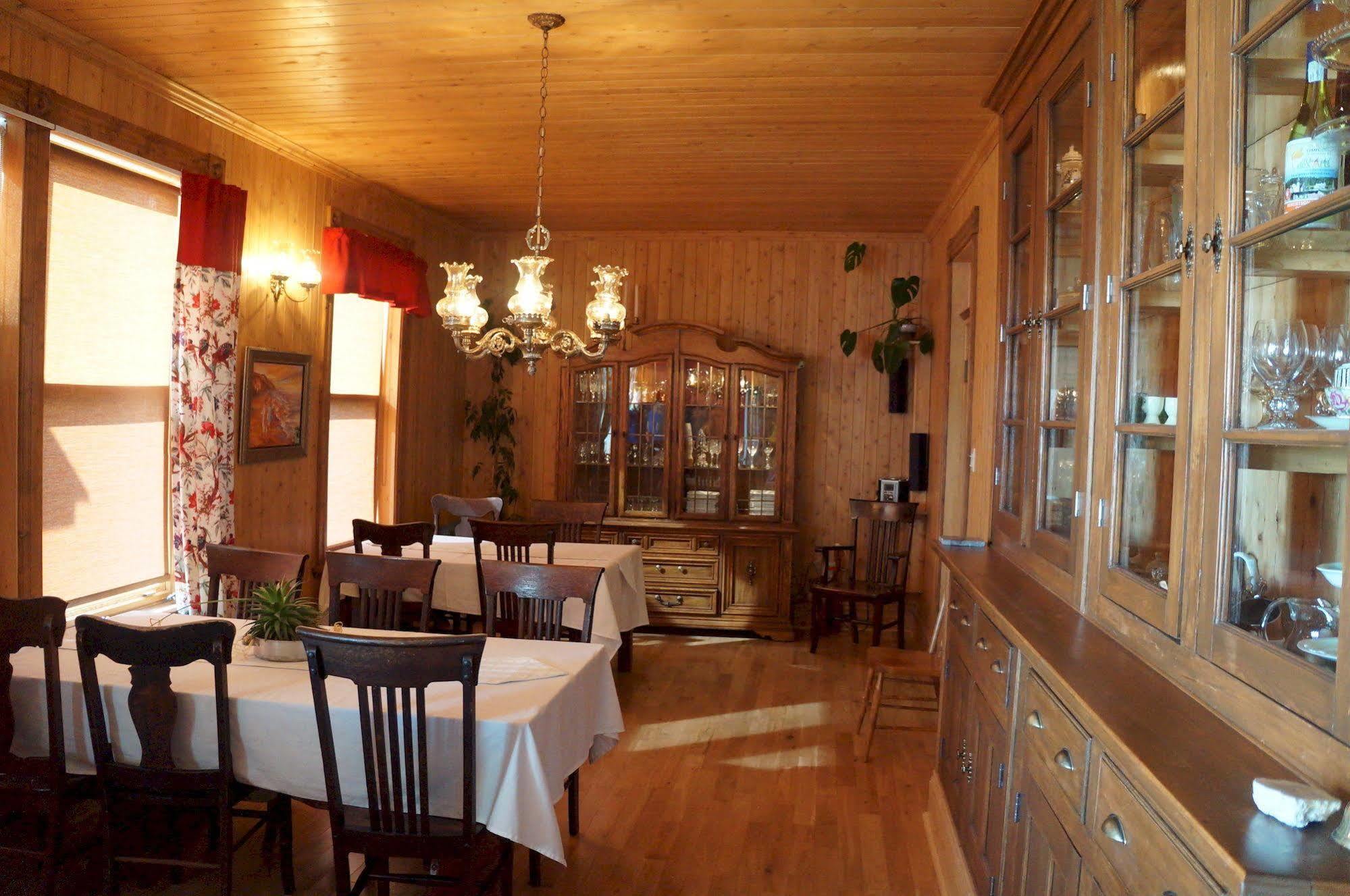 Le Manoir du Vieux Presbytère Port-Daniel Extérieur photo