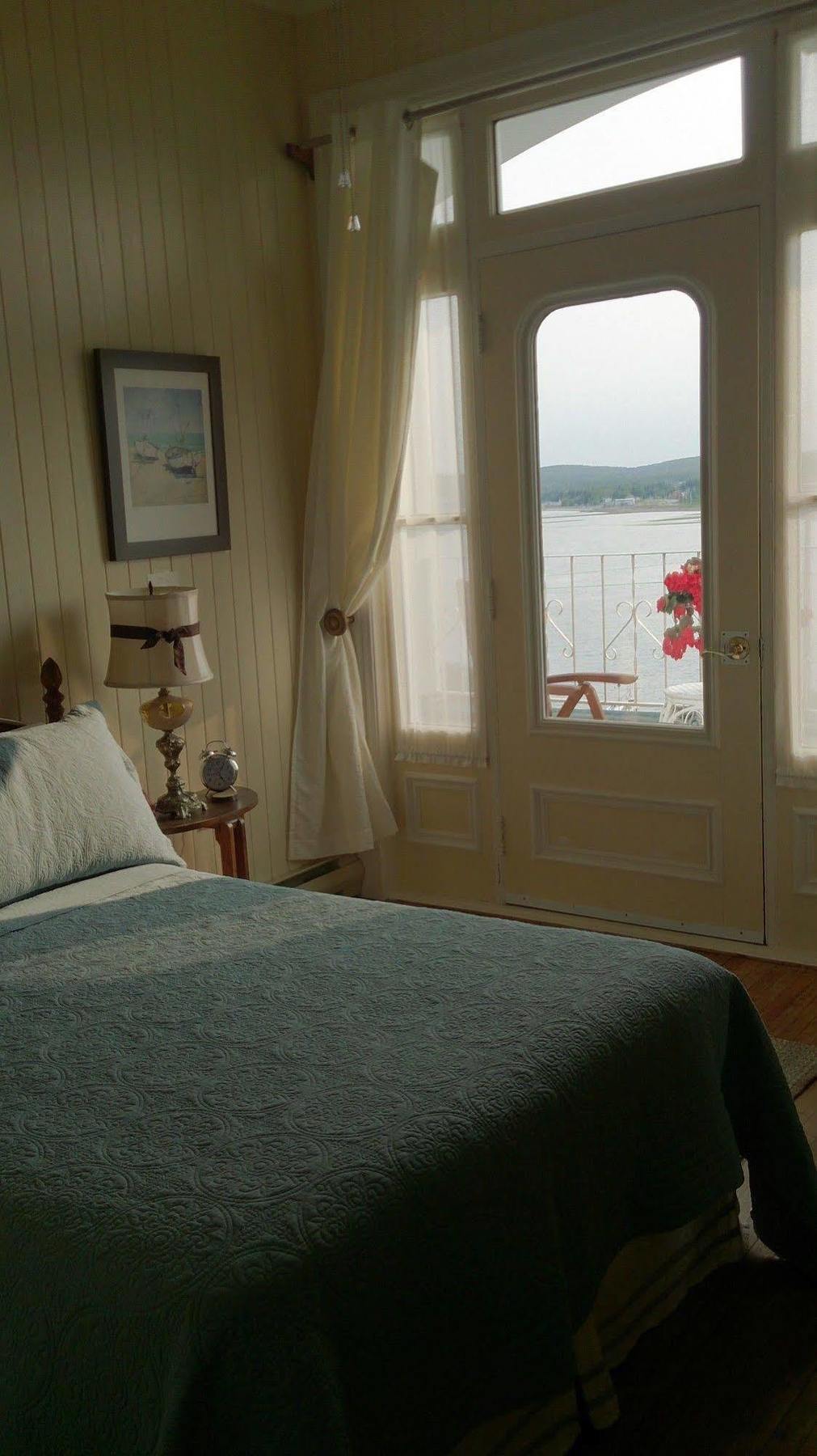 Le Manoir du Vieux Presbytère Port-Daniel Extérieur photo